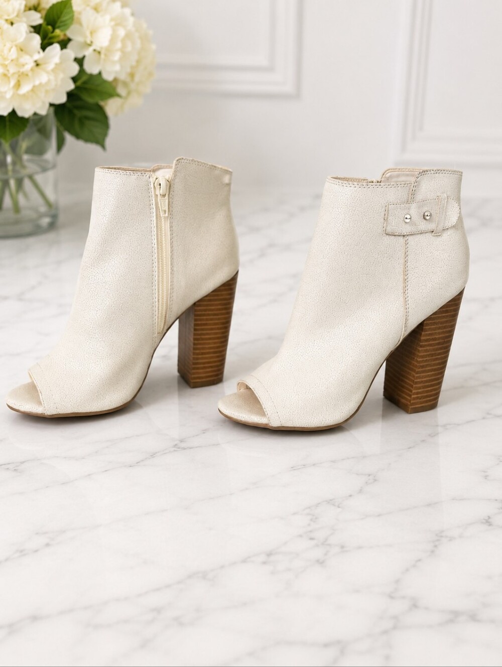 Rock & Republic Women's White Peep Toe Ankle Booties Block Heel Size 7.5M